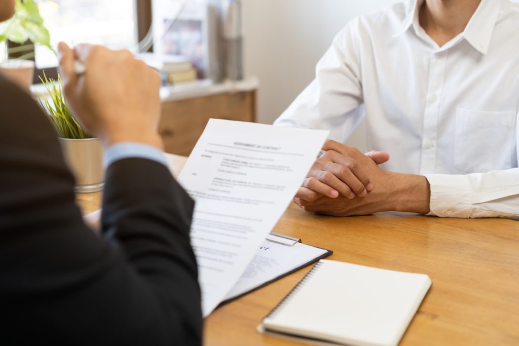 أسئلة مقابلة العمل وإجاباتها النموذجية: دليل شامل للباحثين عن عمل